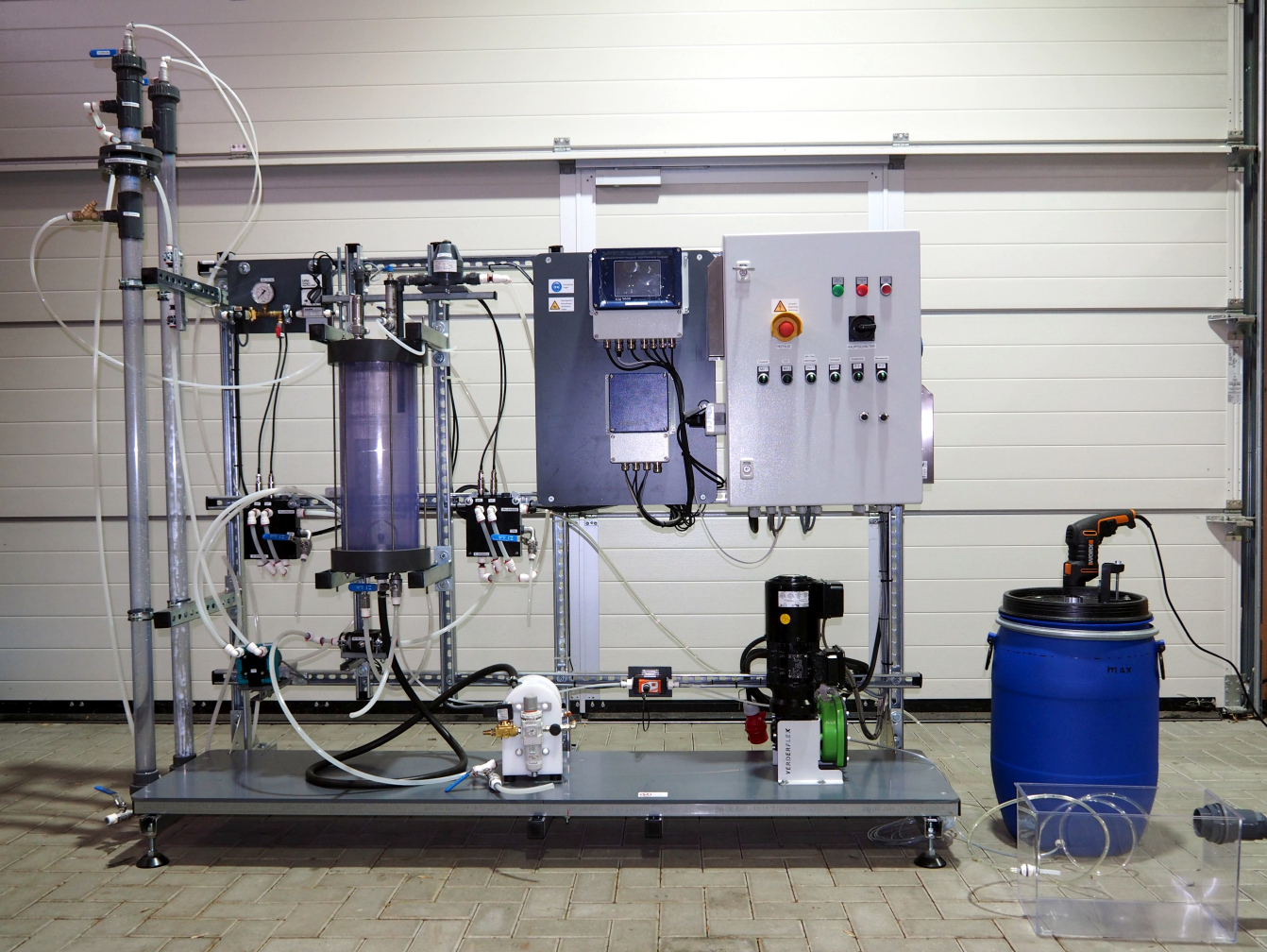 Pilot plant for testing various alkaline solids and mixing ratios to increase the alkalinity of seawater